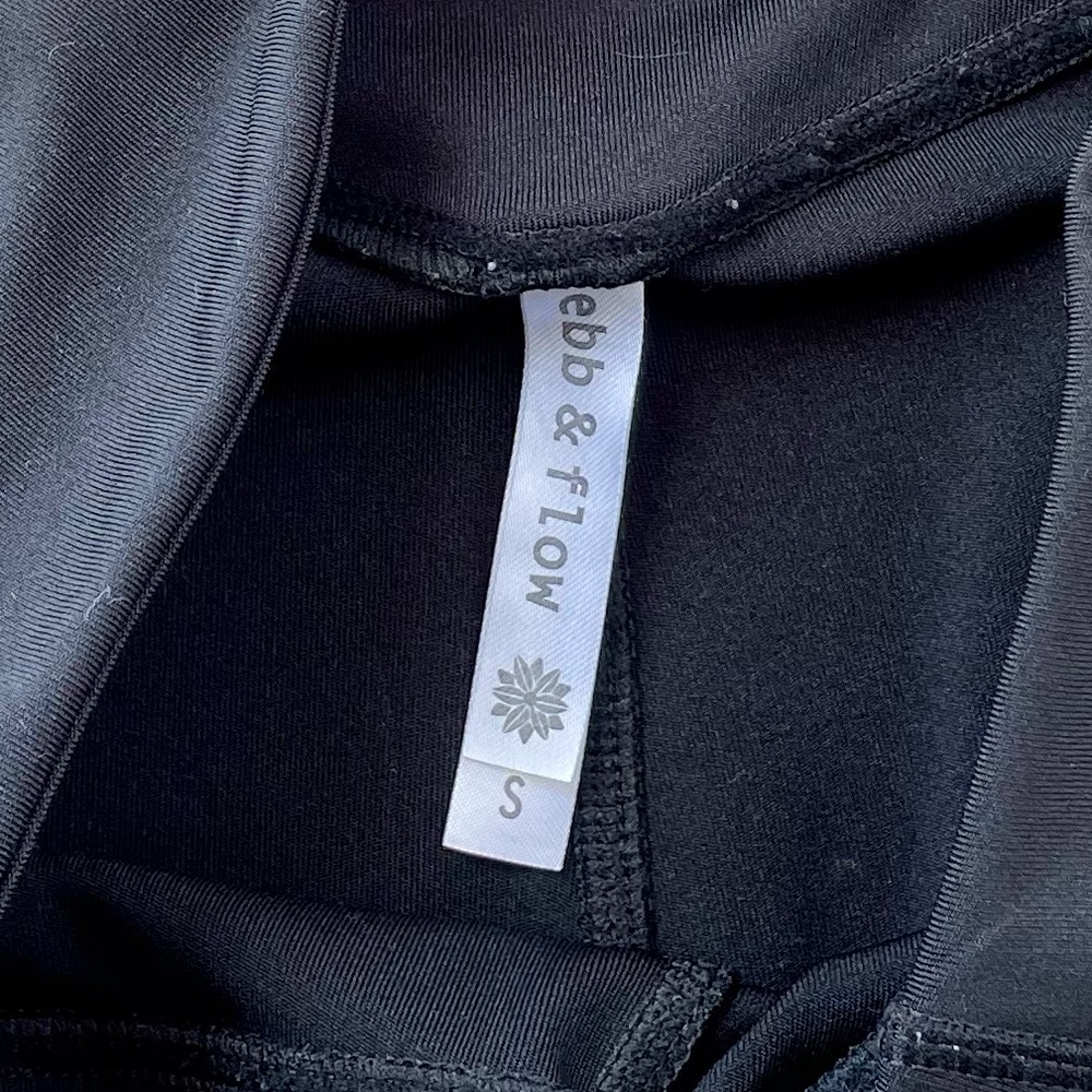 Ebb & Flow High Rise Mesh Pocket Bike Shorts - Picture 3 of 4